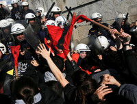 [Ảnh] Cảnh xung đột giữa người biểu tình và cảnh sát ở Athens