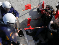 [Ảnh] Cảnh xung đột giữa người biểu tình và cảnh sát ở Athens