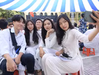 Xúc động những khoảnh khắc chia tay tuổi học trò