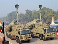 [ẢNH] Sát thủ diệt hạm Brahmos Ấn Độ dễ dàng áp chế tàu chiến Pakistan?