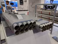 [ẢNH] Nga học tập phiến quân Lybia chế tạo tổ hợp pháo phản lực trên xe bán tải