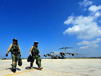 [ẢNH] Đặc nhiệm Mỹ sơ tán trước sức tấn công mãnh liệt của 