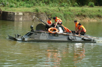 [ẢNH] Việt Nam điều xe thiết giáp, sẵn sàng ứng cứu với bão số 6