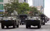 [ẢNH] Việt Nam điều xe thiết giáp, sẵn sàng ứng cứu với bão số 6