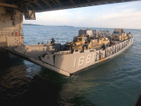 [ẢNH] Mỹ đưa vào biên chế siêu hạm đổ bộ tấn công bằng laser khiến Nga, Trung giật mình