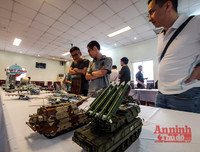 [ẢNH] Choáng ngợp những khí tài quân sự do người đam mê mô hình ở Hà Nội lắp ráp, chế tạo