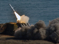 [ẢNH] Tên lửa bờ Nga ào ạt khai hỏa khi NATO dọa đưa tàu chiến tới biển Azov