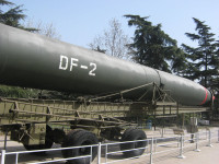 [ẢNH] Tên lửa hạt nhân DF-2 Trung Quốc từng rơi sau khi phóng, gây thiệt hại nghiêm trọng dưới mặt đất