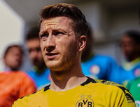 Những ngôi sao hành động đẹp trong mùa dịch Covid-19