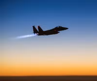 [ẢNH] Máy bay Mỹ tấn công dữ dội, phá hủy đoàn tàu chở dầu của Syria