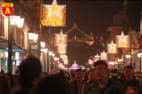 Biển người đổ về Hồ Gươm hân hoan đón năm mới 2020