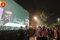 Biển người đổ về Hồ Gươm hân hoan đón năm mới 2020