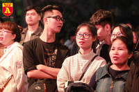 Biển người đổ về Hồ Gươm hân hoan đón năm mới 2020