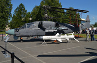 [ẢNH] Trực thăng vũ trang Nga truy đuổi máy bay không người lái Mỹ trên bầu trời Syria?