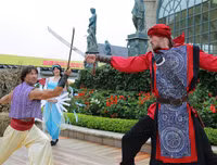 Halloween Sun World Ba Na Hills đẹp rực rỡ với hơn 10 tấn bí, ngô, táo trang trí