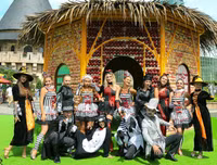 Halloween Sun World Ba Na Hills đẹp rực rỡ với hơn 10 tấn bí, ngô, táo trang trí