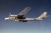 [ẢNH] B-52 Mỹ tới Châu Âu, Nga điều máy bay săn ngầm cực mạnh Tu-142 lên thám sát
