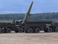 [ẢNH] Nhất loạt phóng hỏa thần Iskander-M, động thái phô diễn sức mạnh hiếm có của Nga