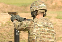 [ẢNH] Lính Mỹ vừa được trang bị siêu súng ngắn bắn 'bách phát bách trúng'