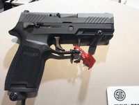 [ẢNH] Lính Mỹ vừa được trang bị siêu súng ngắn bắn 'bách phát bách trúng'