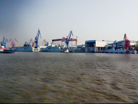 [ẢNH] Tàu đổ bộ Type 075 Trung Quốc vẫn ngổn ngang sau 4 tháng hạ thủy