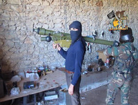 [ẢNH] Phòng không Syria lộ điểm yếu chí tử sau vụ tập kích của trực thăng AH-64 Apache Israel