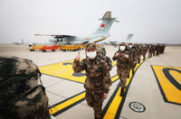 [ẢNH] 8 máy bay vận tải khổng lồ Trung Quốc cấp tốc chuyển quân tiếp sức Vũ Hán