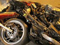 [ẢNH] Người lái BMW tông loạt xe máy dừng đèn đỏ ở TP.HCM nhận ''có bia rượu''