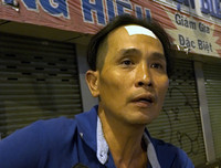 [ẢNH] Người lái BMW tông loạt xe máy dừng đèn đỏ ở TP.HCM nhận ''có bia rượu''