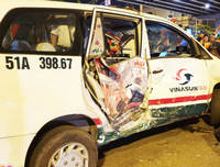 [ẢNH] Người lái BMW tông loạt xe máy dừng đèn đỏ ở TP.HCM nhận ''có bia rượu''