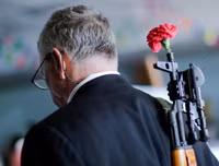 Kì lạ nghi lễ tôn thờ súng đạn tổ chức ở nhà thờ của Mỹ