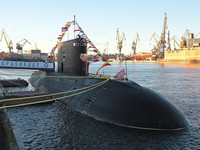 [ẢNH] Tàu ngầm Nga phục kích dưới eo biển Kerch sẵn sàng 