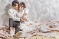 Hari Won rạng rỡ bên Tuấn Trần trong phim mới