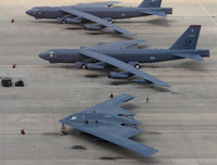 Máy bay ném bom tàng hình B-2 có thể... bắn rơi Su-35 trong không chiến tầm xa?