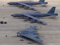 Máy bay ném bom tàng hình B-2 có thể... bắn rơi Su-35 trong không chiến tầm xa?