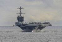 [ẢNH] Gần 20 chiến hạm Iran đuổi theo siêu tàu sân bay hạt nhân Mỹ