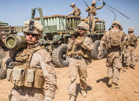 [ẢNH] Đoàn xe quân đội Mỹ bị tấn công tại Syria