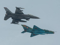 [ẢNH] Phiên bản MiG-21 đặc biệt của NATO vừa lao lên chặn máy bay ném bom Nga