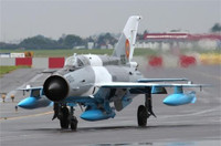 [ẢNH] Phiên bản MiG-21 đặc biệt của NATO vừa lao lên chặn máy bay ném bom Nga