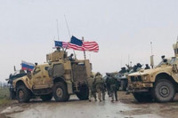 [ẢNH] Thiết giáp Mỹ chặn đường, buộc quân cảnh Nga rời khu vực quan trọng tại Syria