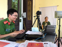 [Ảnh] Nữ Công an Thủ đô vui tươi, tình nguyện phục vụ nhân dân trong Chủ Nhật