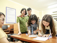 [Ảnh] Nữ Công an Thủ đô vui tươi, tình nguyện phục vụ nhân dân trong Chủ Nhật