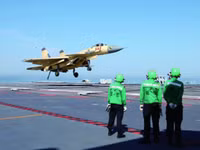 [ẢNH] Đưa J-15 lên Type-001A đi thị uy, Trung Quốc đang quá mạo hiểm