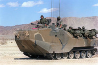 [ẢNH] Thiết giáp lội nước Mỹ chìm, 1 người thiệt mạng, 8 người khác mất tích