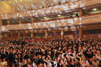 [ẢNH] Vẻ đẹp long lanh gợi cảm của các kiều nữ Hàn Quốc sang Triều Tiên biểu diễn