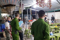 Hà Nội: Cảnh sát khu vực xuyên đêm nhắc nhở hàng quán đóng cửa phòng chống dịch Covid-19