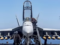 [ẢNH] Sức mạnh kinh hoàng từ dàn tiêm kích trên tàu sân bay USS Carl Vinson có thể vô hiệu hóa ngay một quốc gia