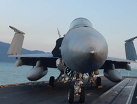 [ẢNH] Sức mạnh kinh hoàng từ dàn tiêm kích trên tàu sân bay USS Carl Vinson có thể vô hiệu hóa ngay một quốc gia