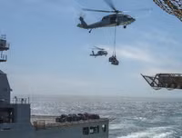 [ẢNH] Sức mạnh kinh hoàng từ dàn tiêm kích trên tàu sân bay USS Carl Vinson có thể vô hiệu hóa ngay một quốc gia