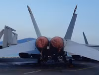 [ẢNH] Sức mạnh kinh hoàng từ dàn tiêm kích trên tàu sân bay USS Carl Vinson có thể vô hiệu hóa ngay một quốc gia